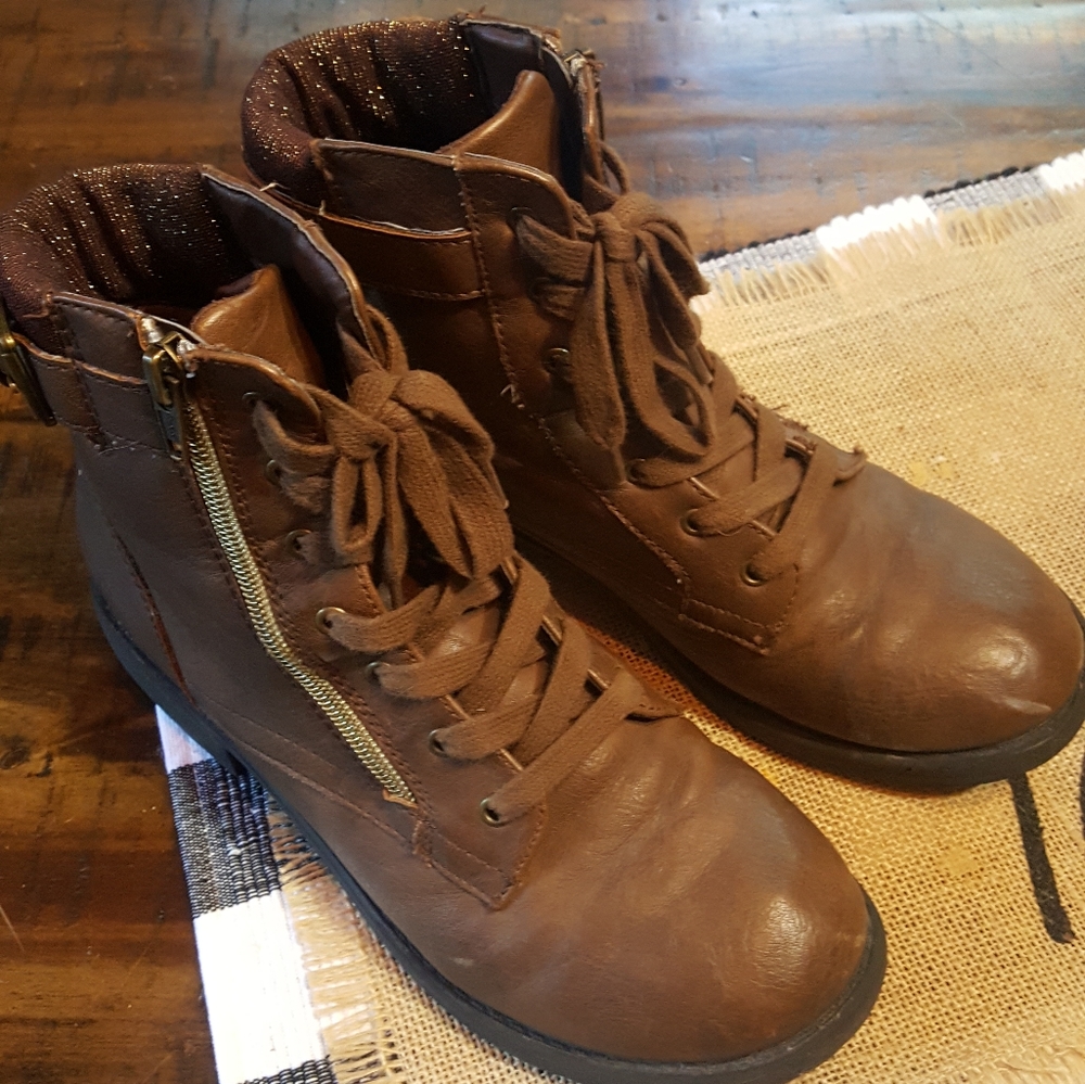 BIG GIRLS ankle boots